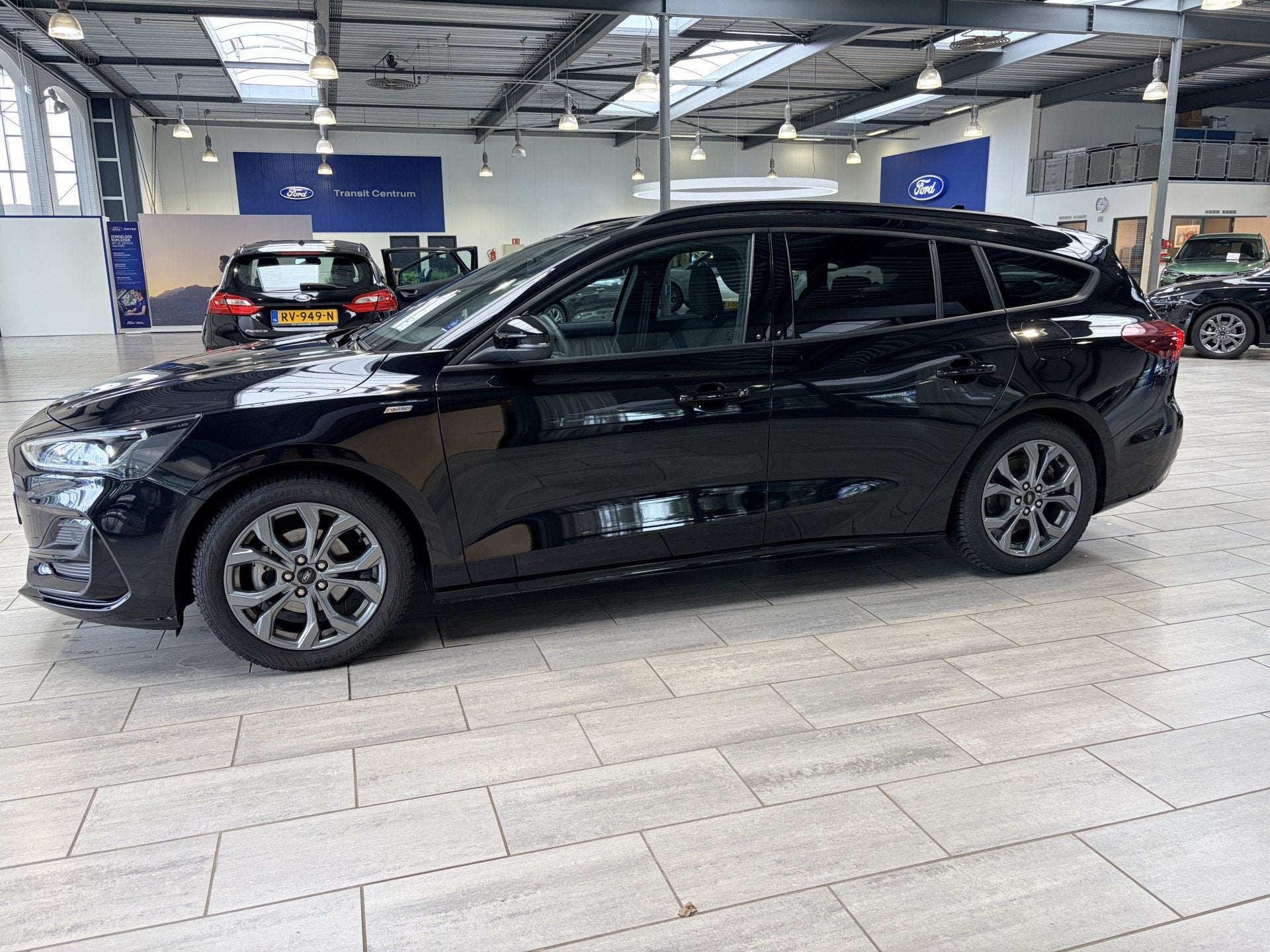 Ford FOCUS Wagon EcoBoost Hybrid 155 pk ST-Line | Winterpack, Auto's, Ford, 12 maanden, Stof, Gebruikt, Zwart