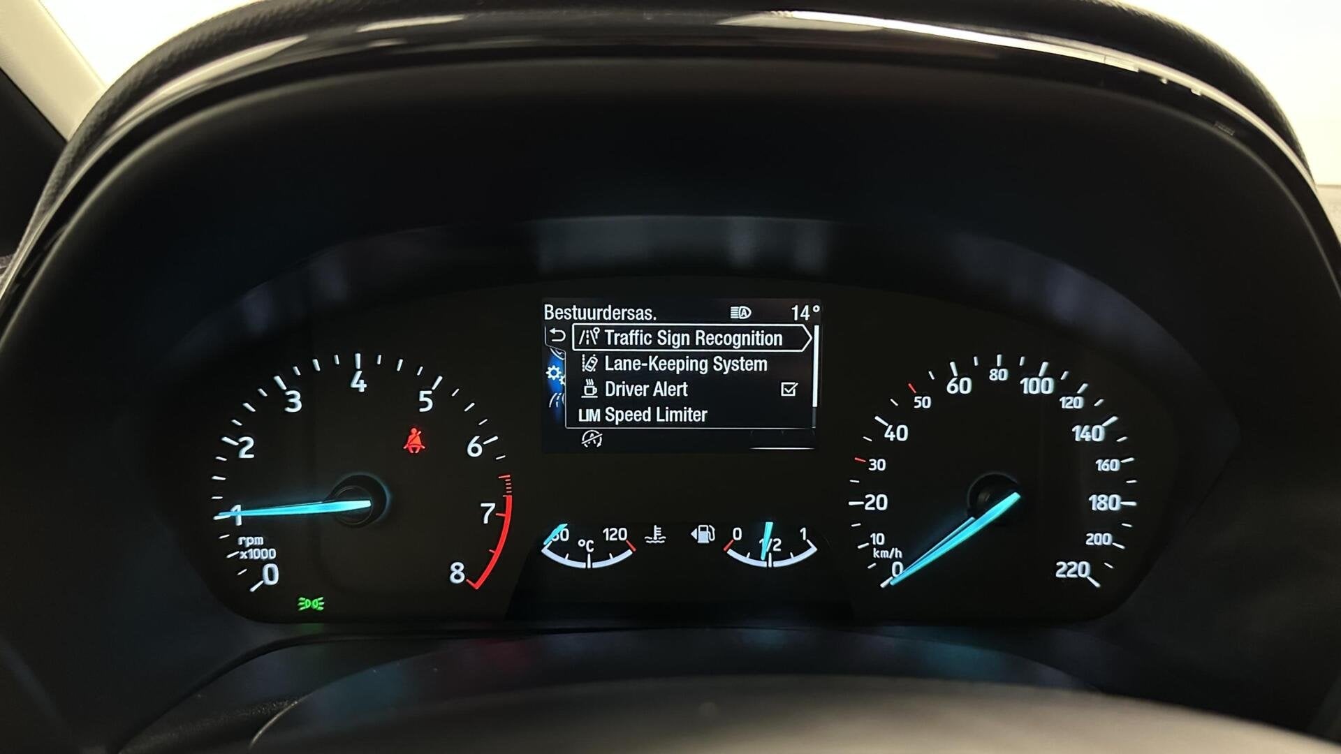 Foto 28 van Ford Fiesta 1.0 EcoBoost Hybrid Titanium NAVI CRUISE CARPLAY