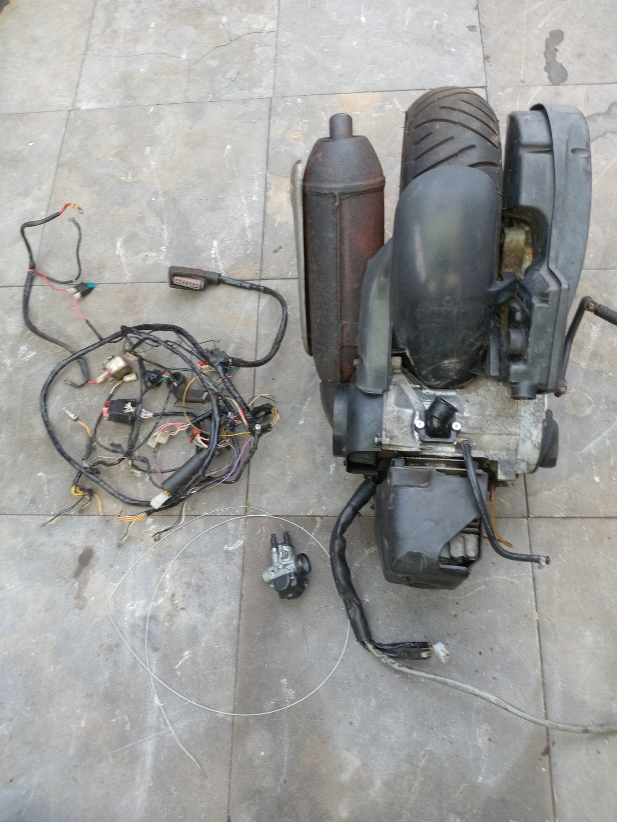 125 cc tyfoon motor blok met kabelboom en caberateur 21 mm, Ophalen of Verzenden, Blok, Piaggio
