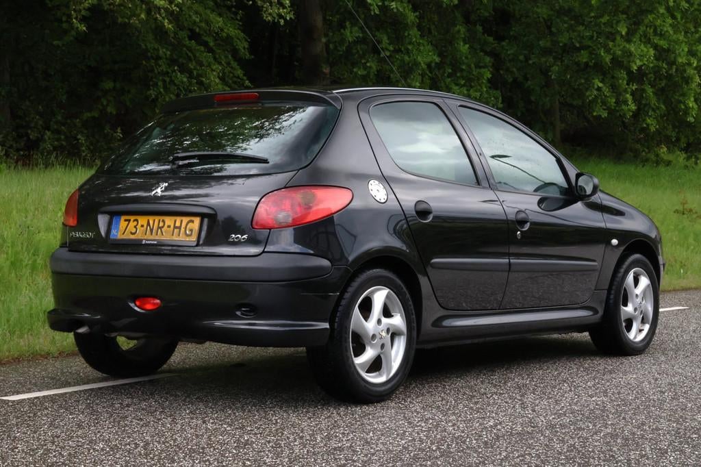 Peugeot 206 1.4 Pop' Art DAB RADIO USB, Voorwielaandrijving, Stof, 31 €/maand, 4 cilinders