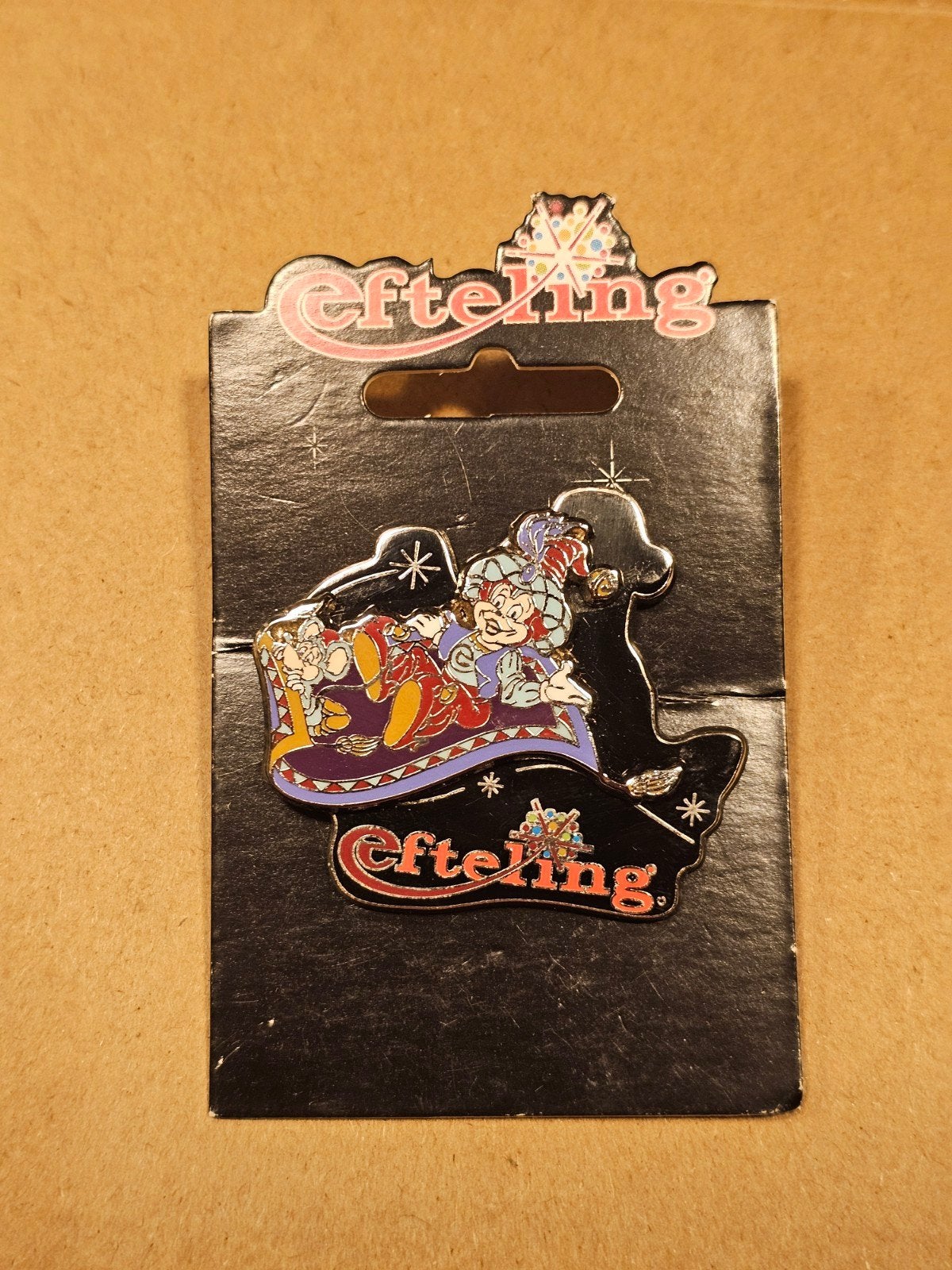 Efteling pin - Fata morgana Pardoes op vliegend tapijt, Ophalen of Verzenden, Zo goed als nieuw, Button of Speldje