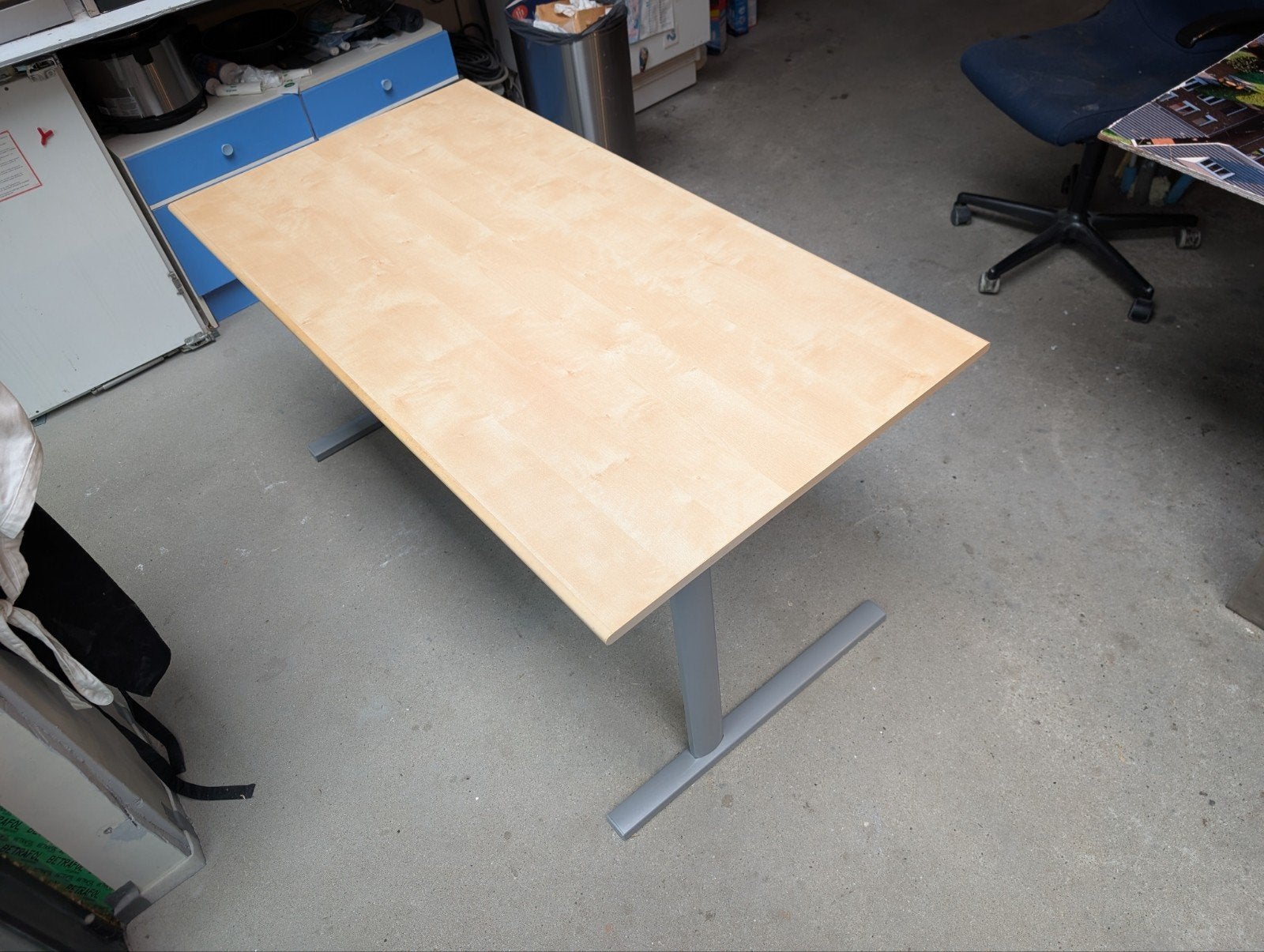 IKEA Bureau met Berkenfineer Blad - 139x72 cm, Ophalen, Hout, Zo goed als nieuw, IKEA