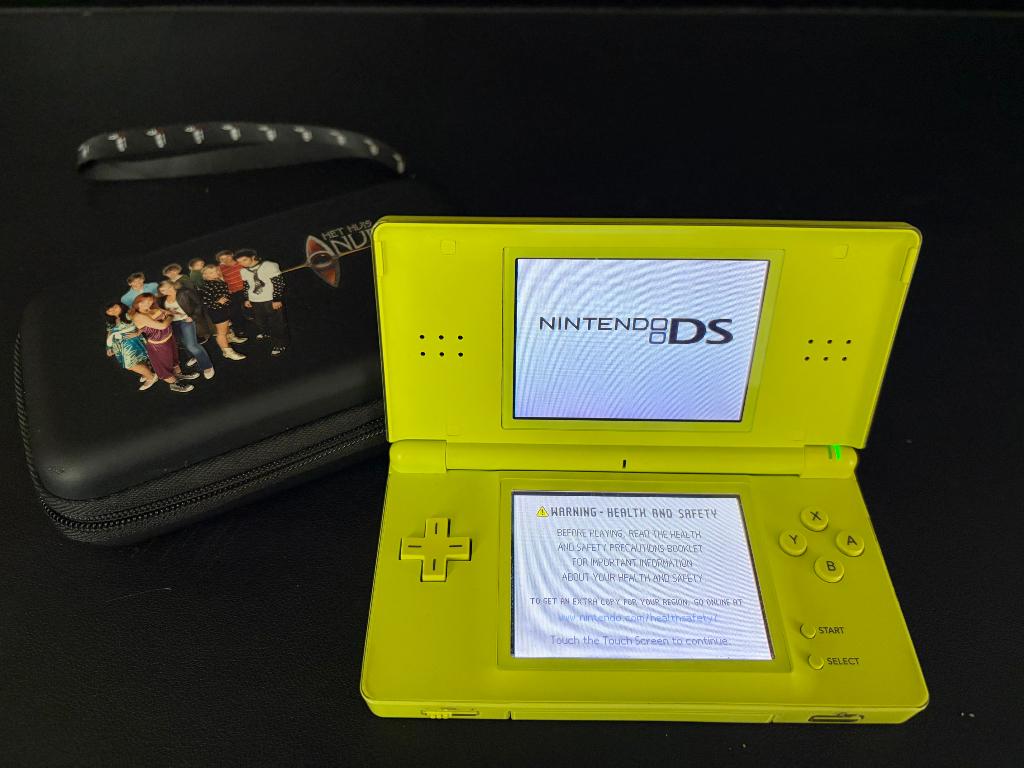 Nintendo DS Lite lime green, Spelcomputers en Games, Spelcomputers | Nintendo DS, Ophalen, Zo goed als nieuw, DS Lite, Groen