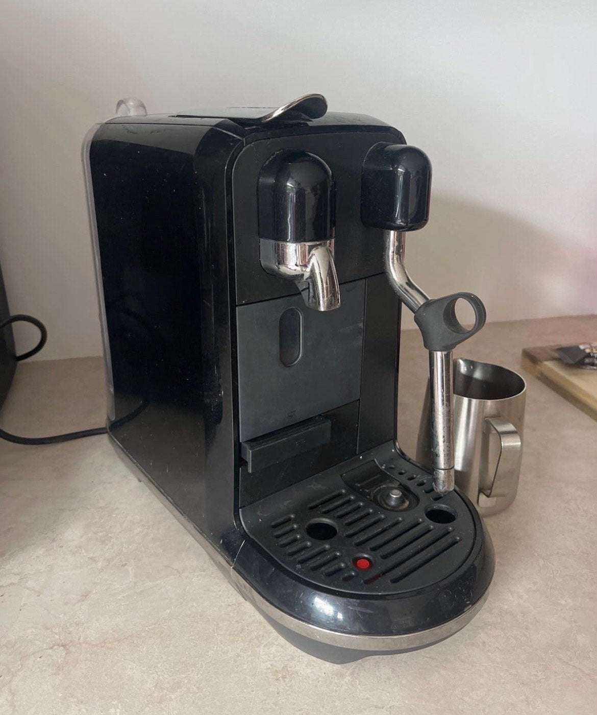 Nespresso apparaat met melkopschuimer - Zo goed als nieuw, Koffiepads en cups, Espresso apparaat, Zo goed als nieuw, Ophalen
