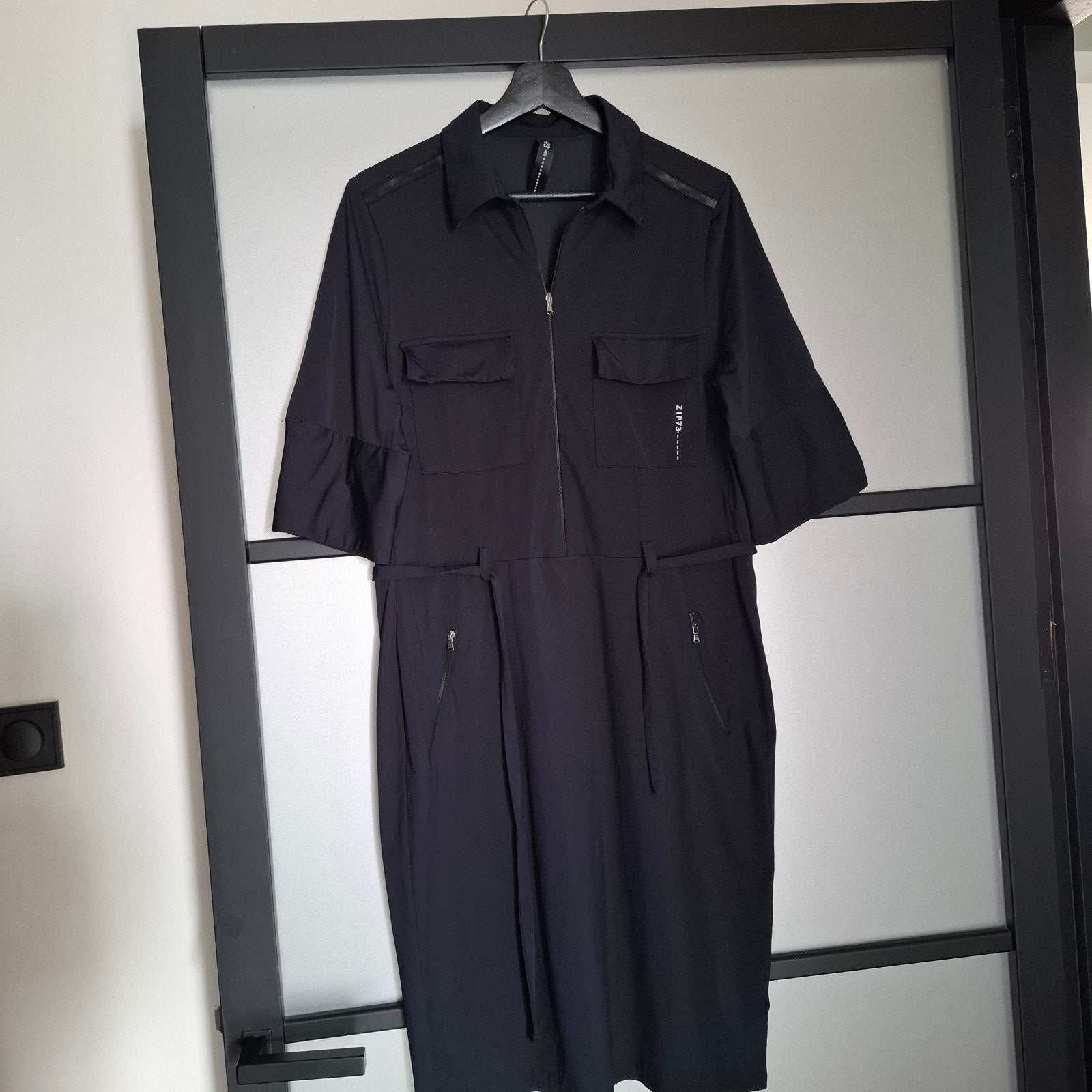ZIP73 Zwarte travelstof jurk XL - Valt op de knie, ZIP73, Zwart, Maat 46/48 (XL) of groter, Ophalen of Verzenden