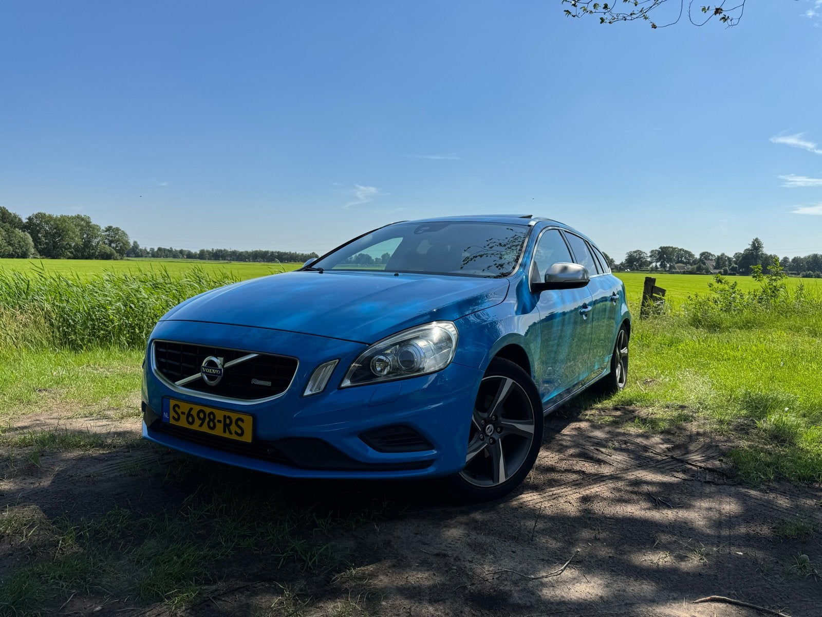 Volvo V60 T4 180pk Rebel Blue R design, Voorwielaandrijving, 1596 cc, 15 km/l, Zwart