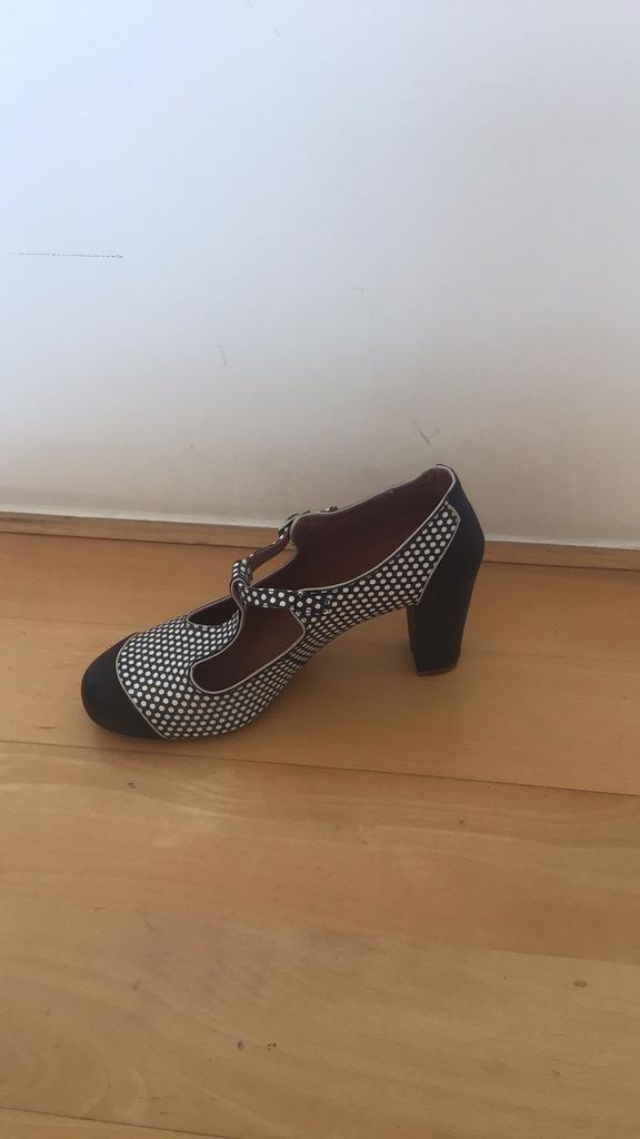 Spaanse keren schoenen maat 40 in blauw met witte polkadots, Blauw, Nieuw, Ophalen of Verzenden, Schoenen met hoge hakken