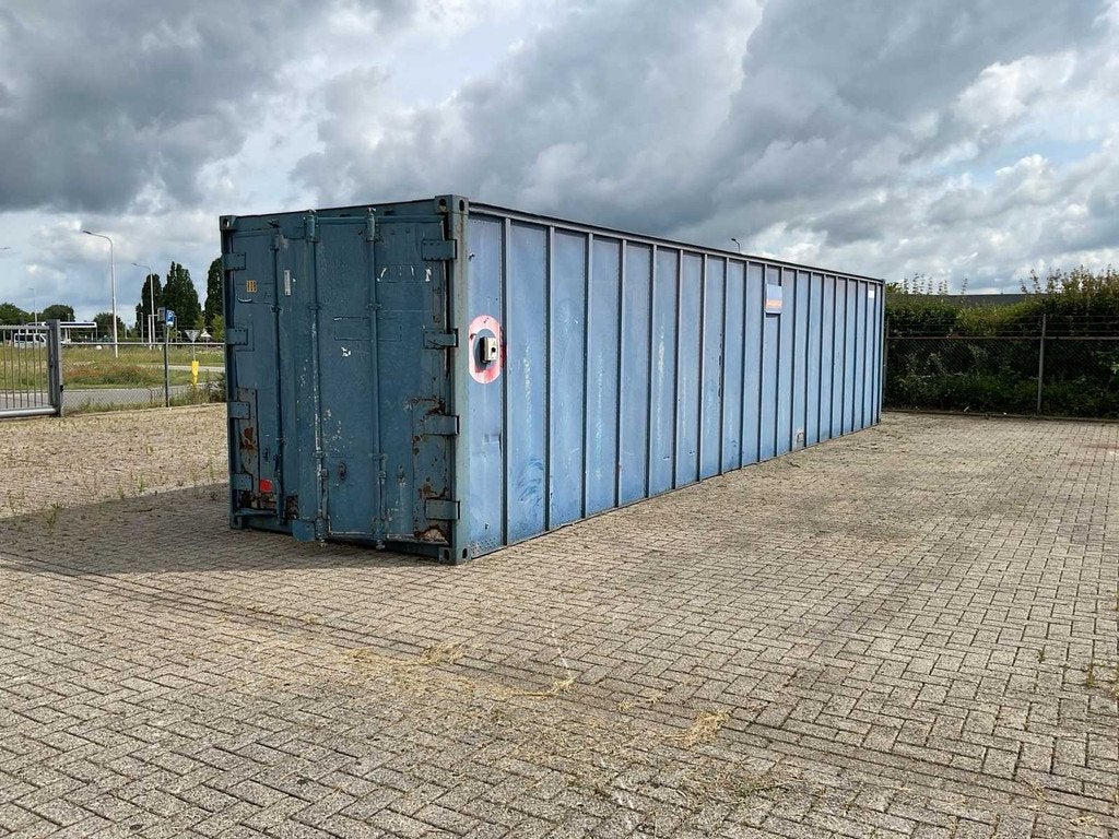 Zeecontainer met hout