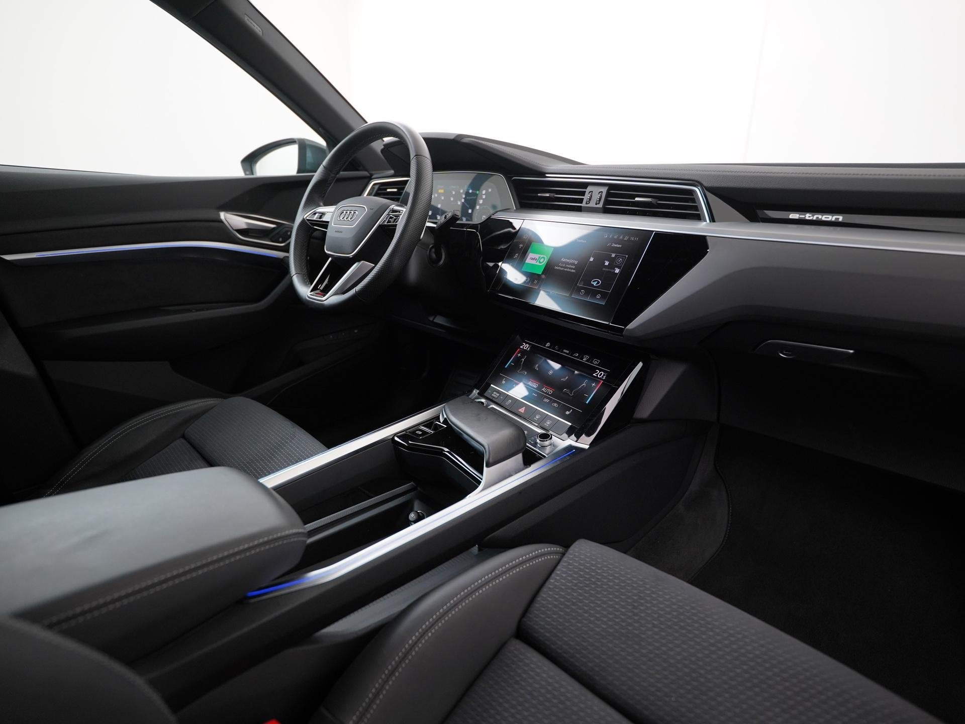 Audi e-tron 55 quattro S edition 95 kWh | Panoramadak | Trek, Auto's, Automaat, 12 maanden, 95 kWh, Leder en Stof