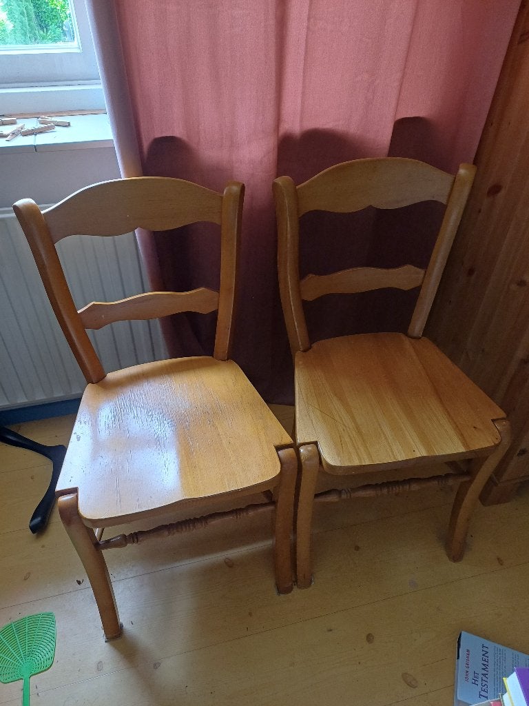 2 grenen stoelen gratis, Ophalen, Gebruikt, Twee, Bruin