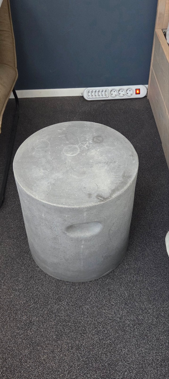 Betonnen bijzettafel/kruk - Rond, Ophalen, Minder dan 55 cm, Gebruikt, Industrieel, Modern, Minimalistisch