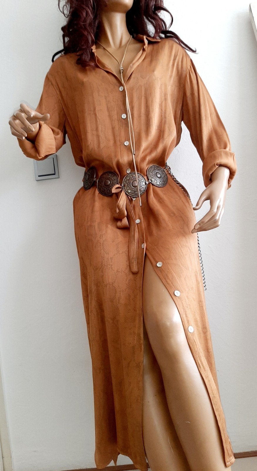 Prachtige lange snakeprint Ibiza doorknoop jurk Aiko L, Ophalen of Verzenden, Zo goed als nieuw, Bruin