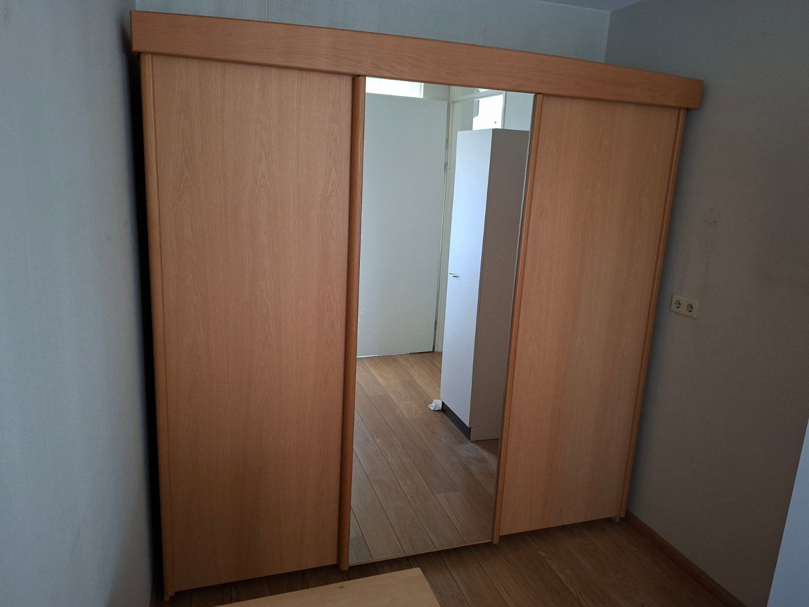 kledingkast met schuifdeuren en spiegel, Huis en Inrichting, Kasten | Kledingkasten, Ophalen, 50 tot 75 cm, 200 cm of meer, 200 cm of meer