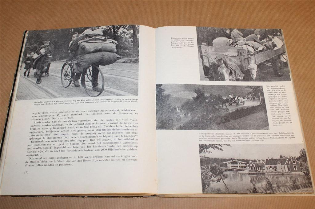 Arnhems Kruisweg — WOII Fotoboek Arnhem [Vintage 1946], Ophalen of Verzenden, Gelezen