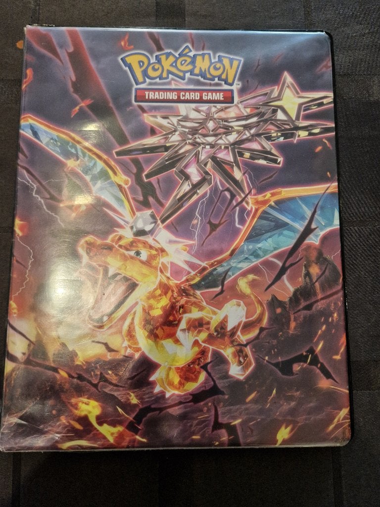 Pokémon-kaarten in map, Ophalen of Verzenden, Zo goed als nieuw, Meerdere kaarten, Foil