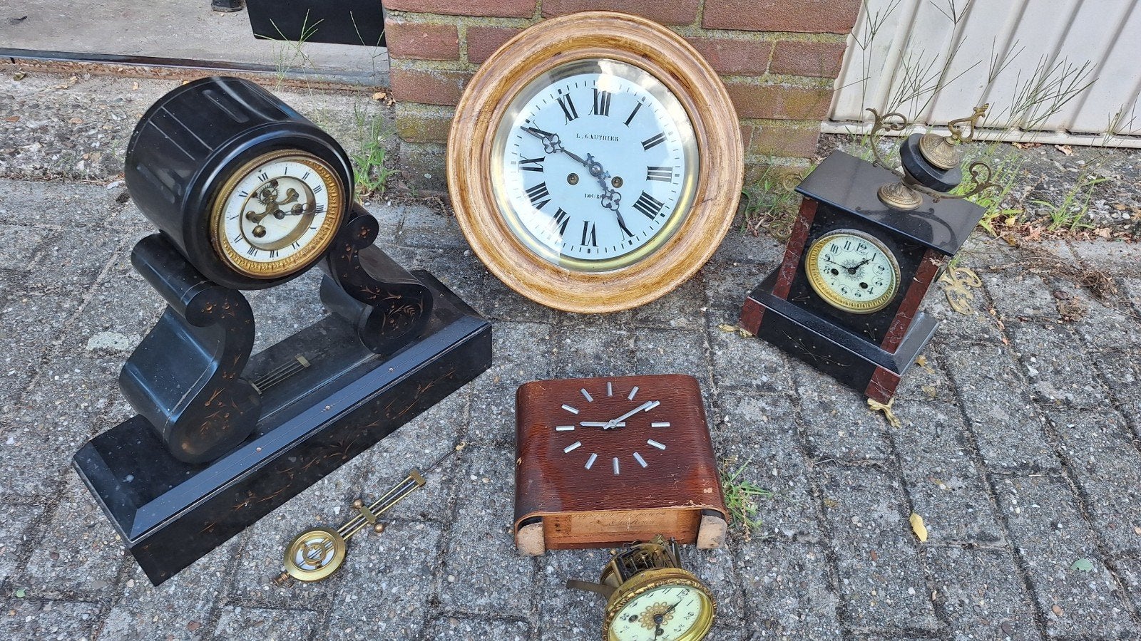 4 antieke klokken en 1 uurwerk klokkenmaker., Antiek en Kunst, Ophalen