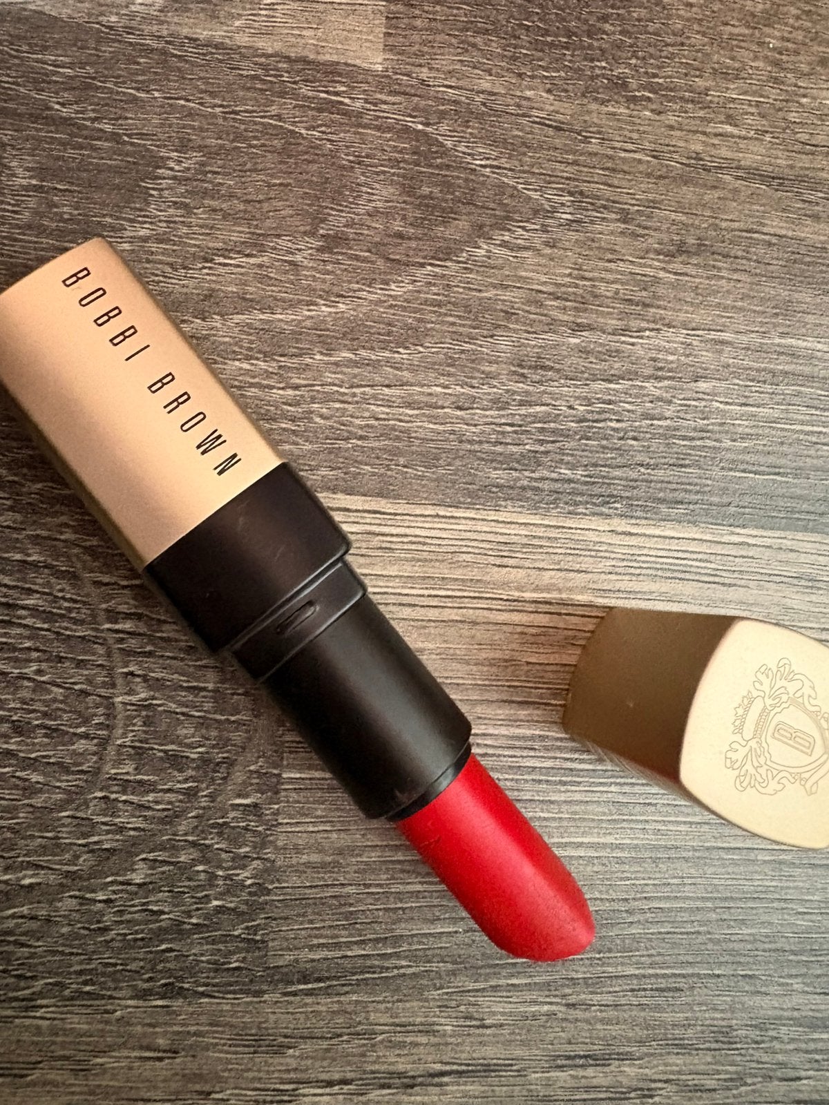 Bobbi Brown lipstick rood Fever pitch ZGAN huda dior fenty, Ophalen of Verzenden, Zo goed als nieuw, Rood, Lippen
