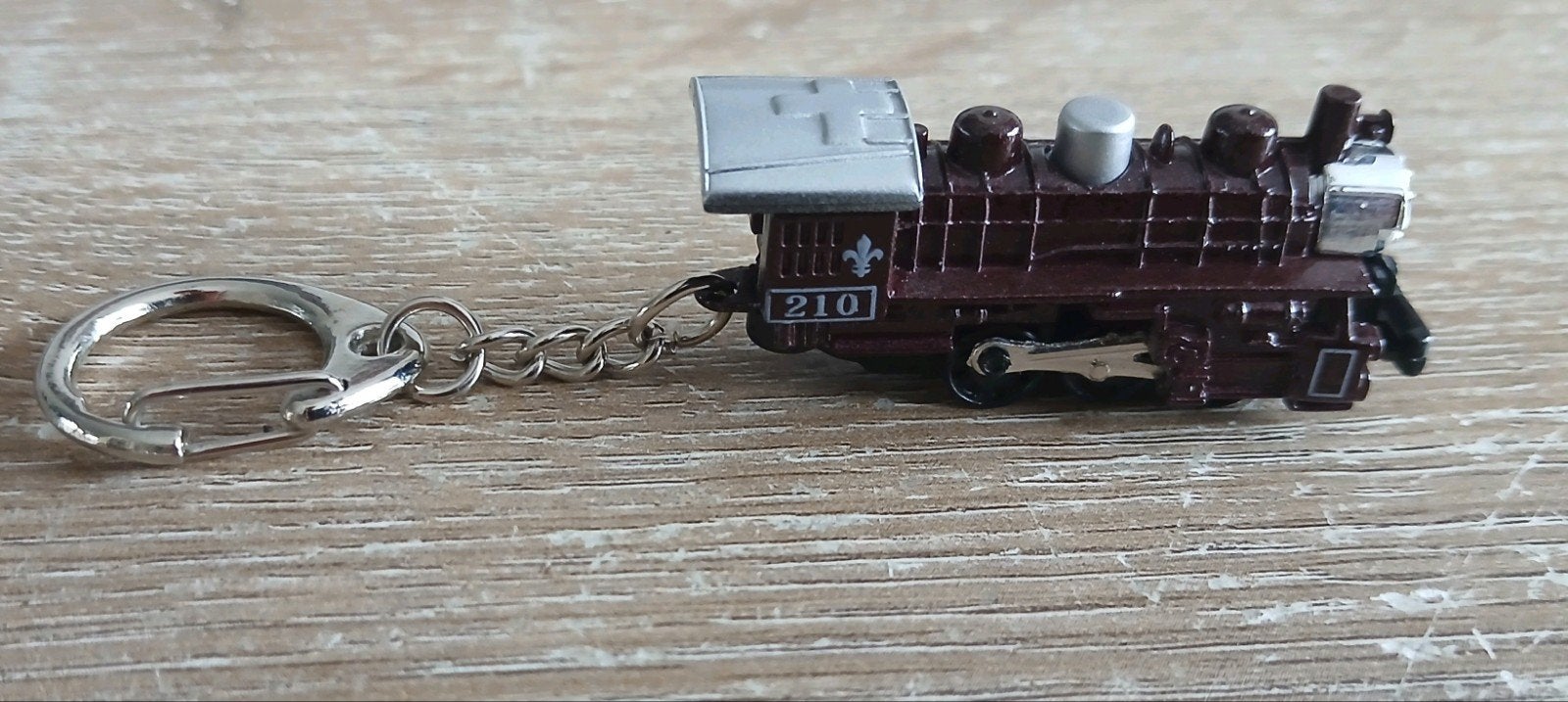 Sleutelhanger 210 locomotief trein miniatuur keychain, Verzamelen, Sleutelhangers, Ophalen of Verzenden, Zo goed als nieuw, Transport