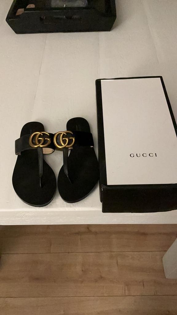 Gucci slippers maat 39 - Zwart met GG logo, Kleding | Dames, Schoenen, Ophalen of Verzenden, Zo goed als nieuw, Zwart, Slippers