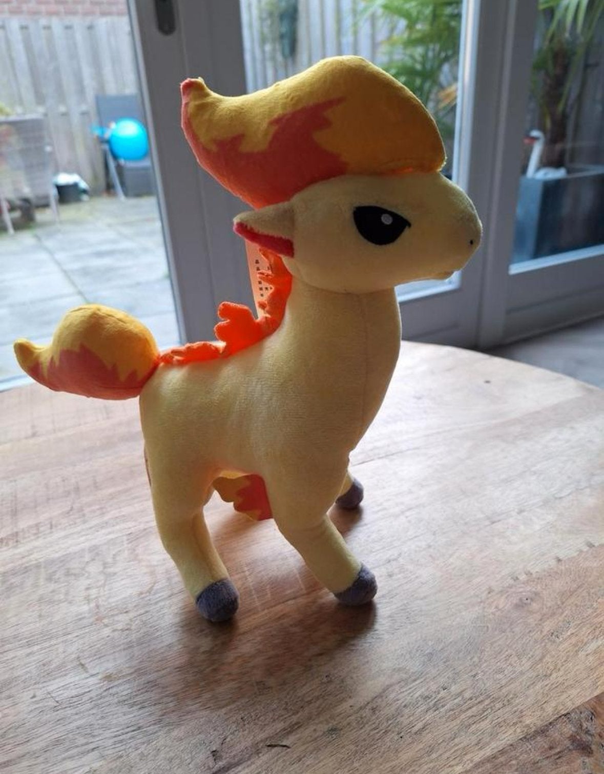 Nieuwe Pokémon Ponyta knuffel, Kinderen en Baby's, Paard, Pokemon, Geel, Nieuw