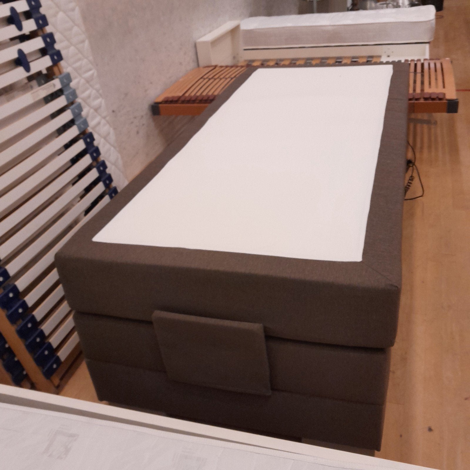 Boxspring elektrisch, Ophalen, Zo goed als nieuw, Eenpersoons, 90 cm