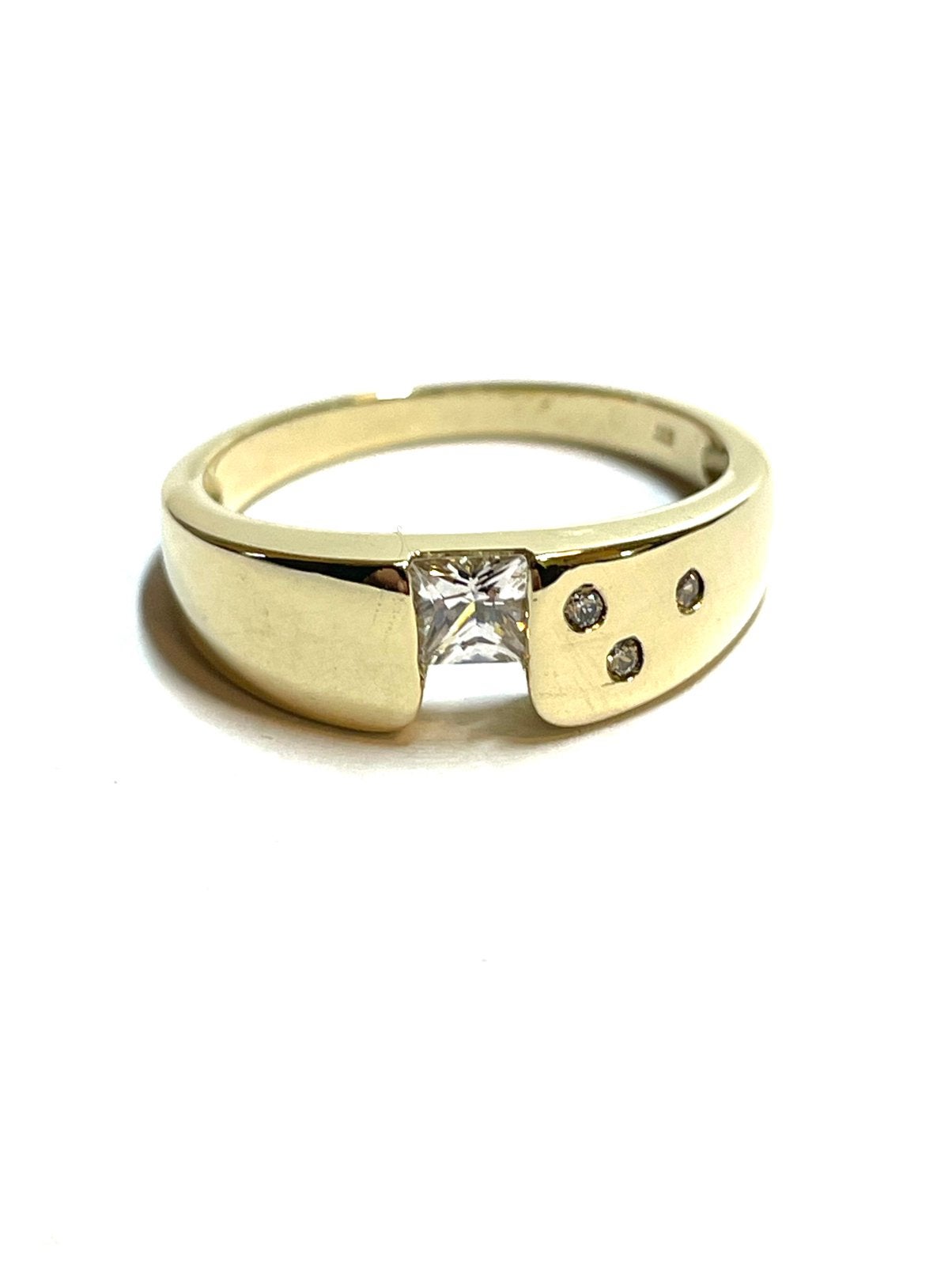 8k gouden ring met zirkonia, -, -, Ophalen of Verzenden, Zo goed als nieuw