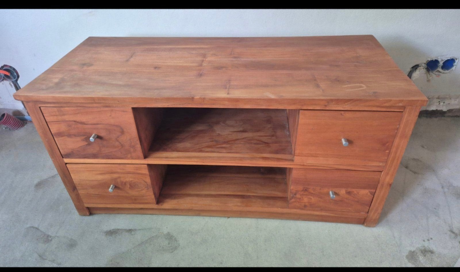 Massief houten tv-meubel met lades en open vakken, Ophalen, 100 tot 150 cm, Zo goed als nieuw, Minder dan 100 cm