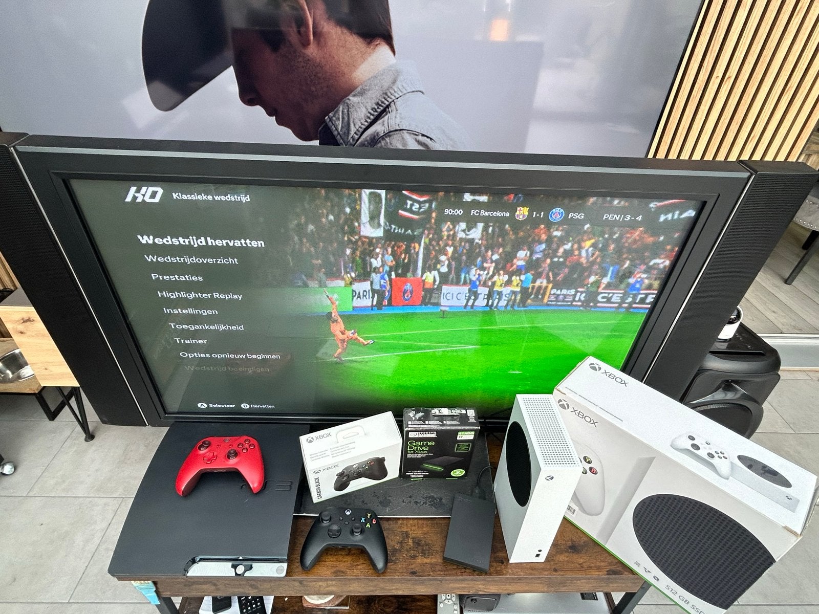 Foto 2 van Xbox Series S Bundel met Extra Controller en Opslag