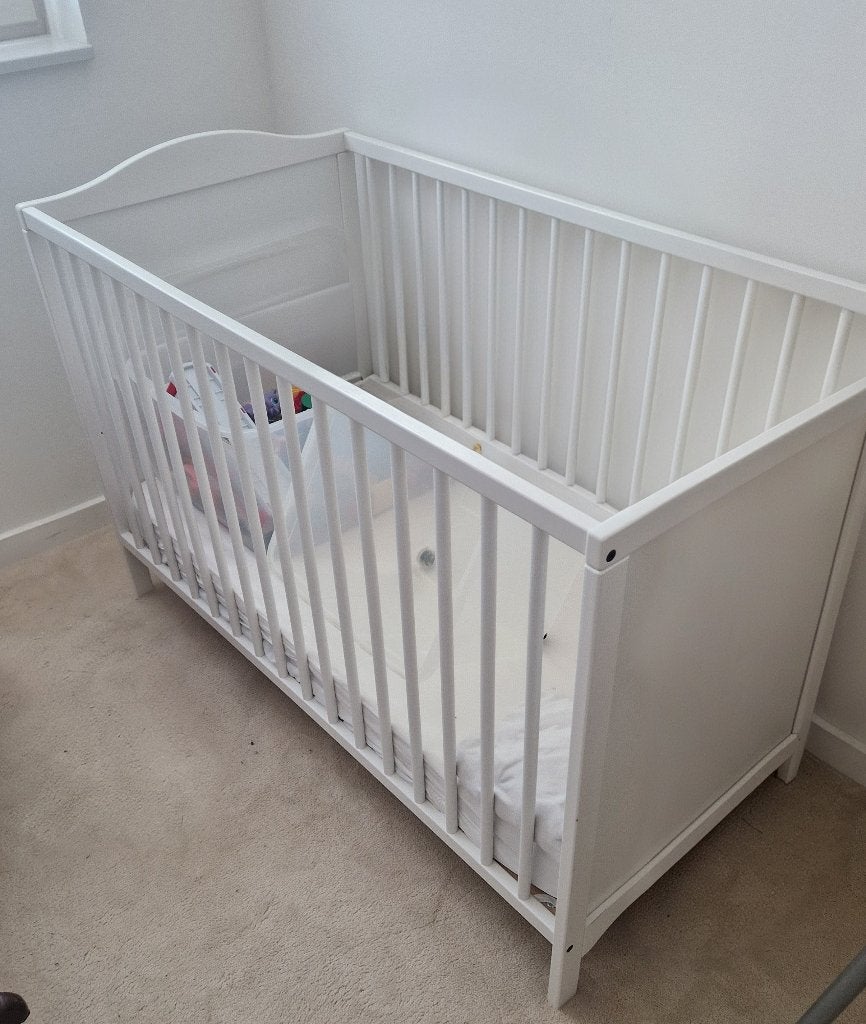 Smagöra babybedje Ikea met nieuw Himlavalv matras, Ophalen, Zo goed als nieuw, Ledikant