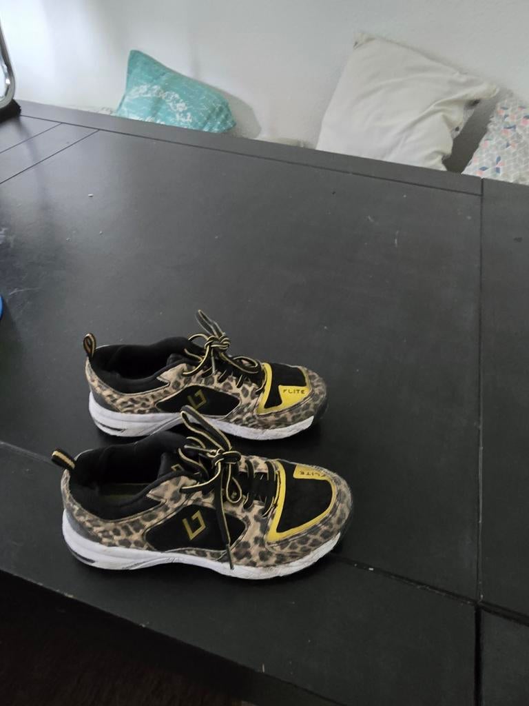 Brabo Leopardprint hockey / korfbal schoenen maat 35, Ophalen of Verzenden, Jongen