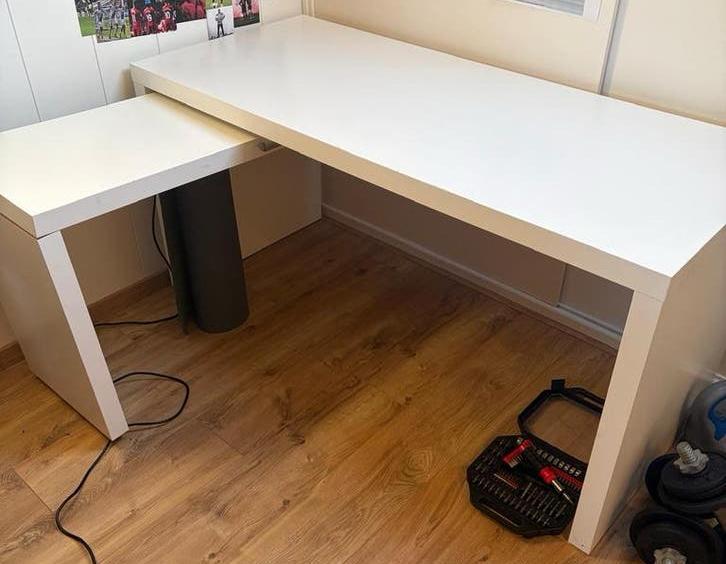 IKEA Wit Bureau - Modern en Functioneel Hoekbureau, Ophalen, Opbergruimte, Gebruikt, Spaanplaat of MDF