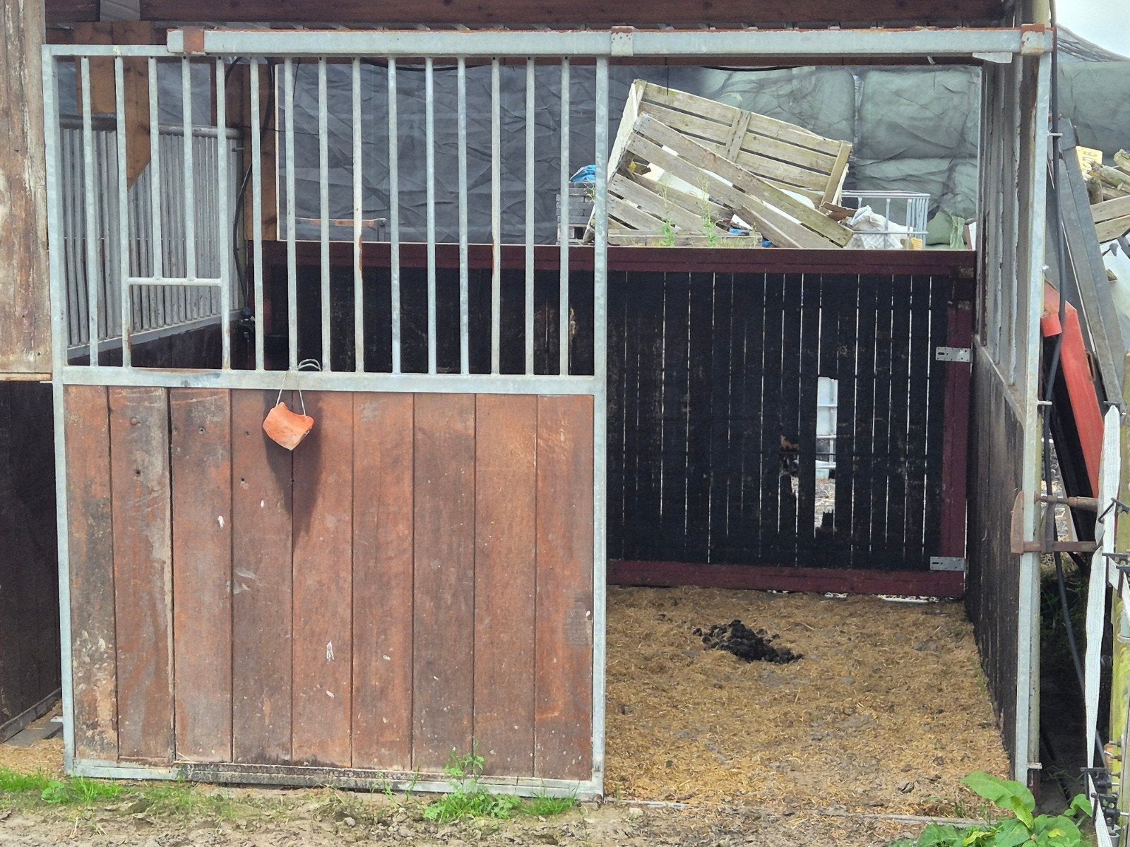 Voorkant paardenbox front paardenstal, onderkant matig, Dieren en Toebehoren, Stalling en Weidegang