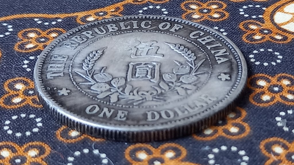 Mooie oude Chinese One Dollar munt met portret 4,4 cm., Antiek en Kunst, Zilver, China, Ophalen of Verzenden, Brons