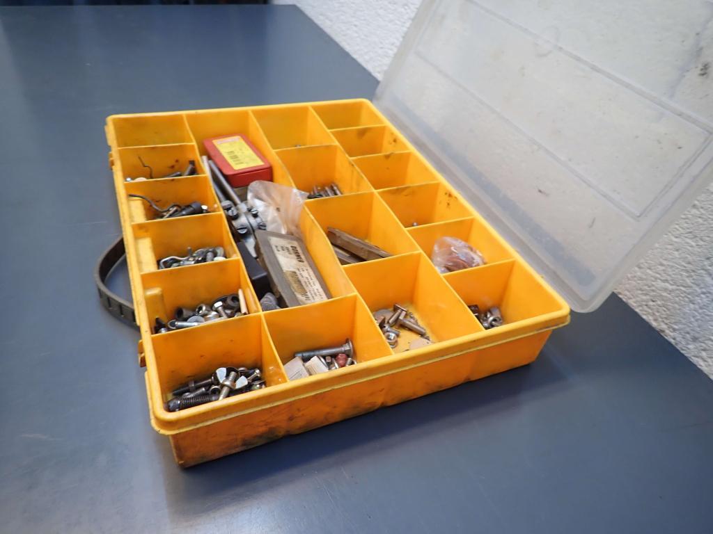 Sorteerbak vol tappen , boutjes , moertjes , Dormer, Niet ingevuld, Gebruikt, Niet ingevuld, Ophalen of Verzenden