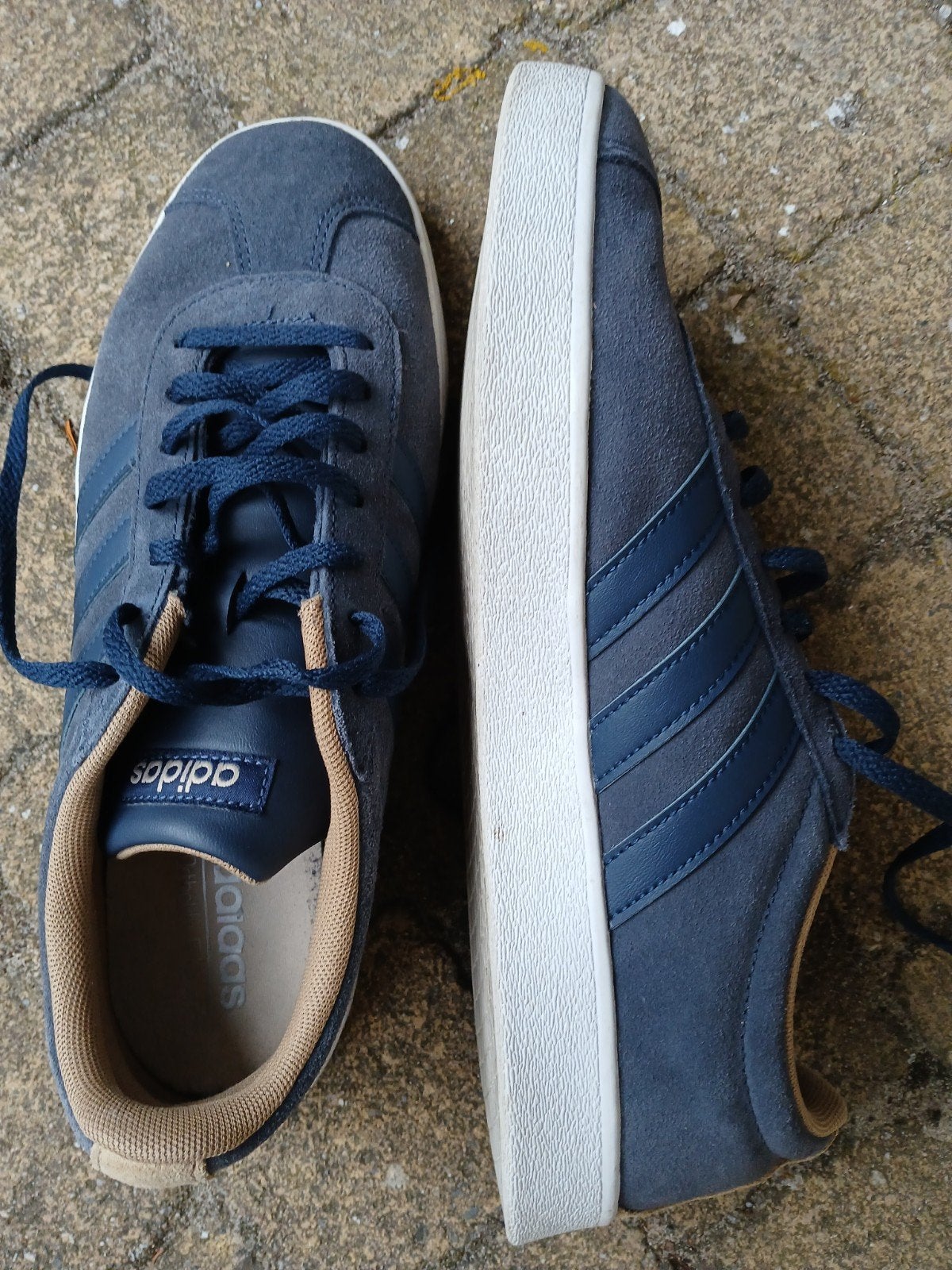 Bauwe met beige suède adidas sportschoenen en meer, Ophalen of Verzenden, Zo goed als nieuw, Blauw