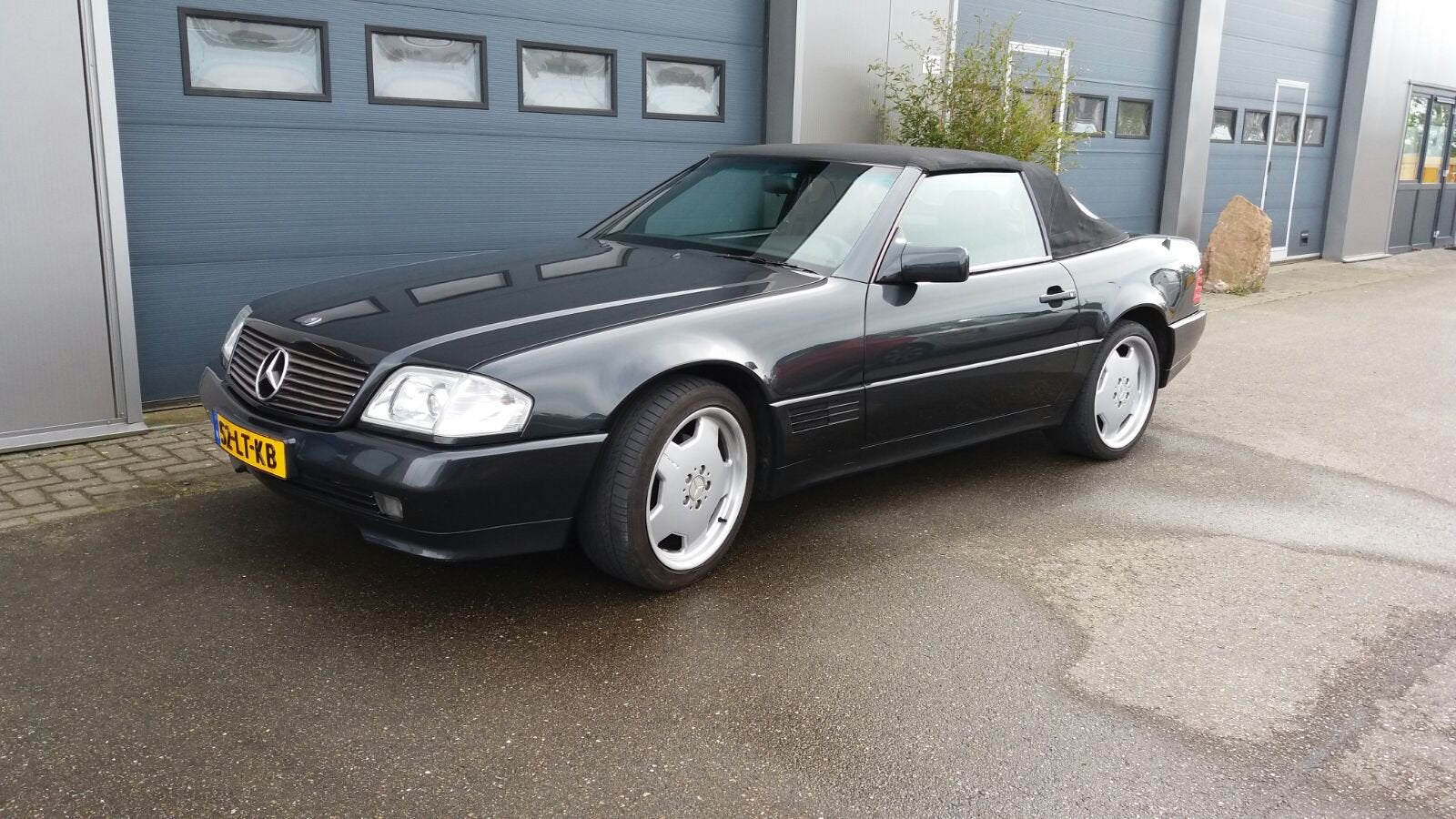 Sl300 R129 sinds 2010 in eigendom, Auto's, Automaat, Achterwielaandrijving, Zwart, Overige kleuren