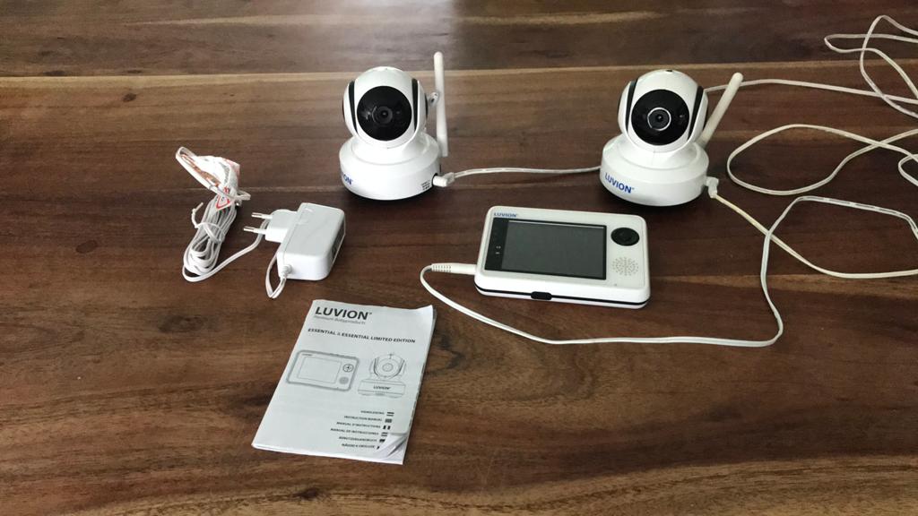 Luvionessential babyfoon met 2 camera’s, Kinderen en Baby's, Babyfoons, Ophalen of Verzenden, Zo goed als nieuw, Minder dan 100 meter