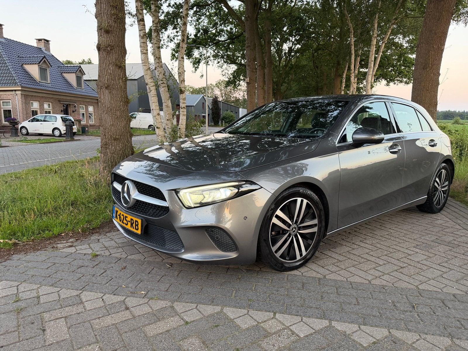 Mercedes-Benz A-Klasse A 160 109pk 2021 Grijs Sfeerverlicht, Auto's, Mercedes-Benz, Voorwielaandrijving, Zwart, 4 cilinders, Bluetooth
