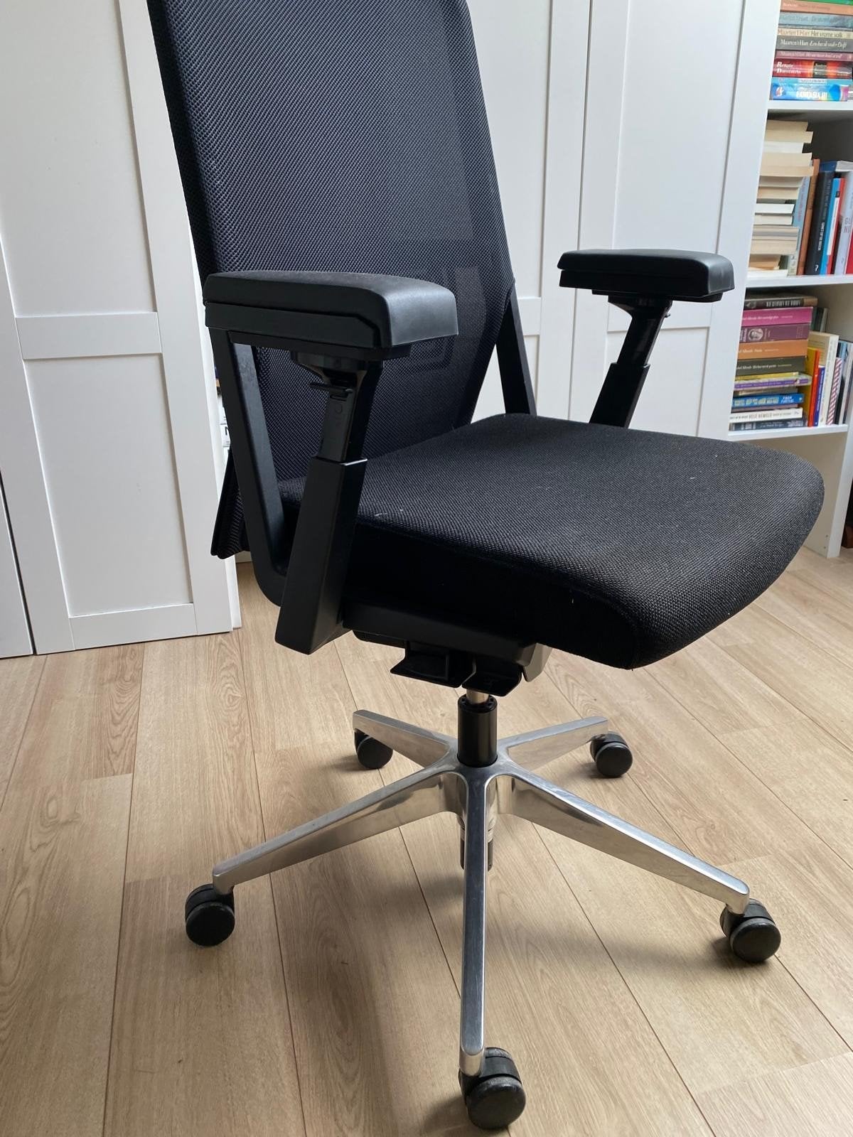 Ergonomische Bureaustoel - Zwart, Zo goed als nieuw, Ophalen, Zwart, Zo goed als nieuw, Bureaustoel
