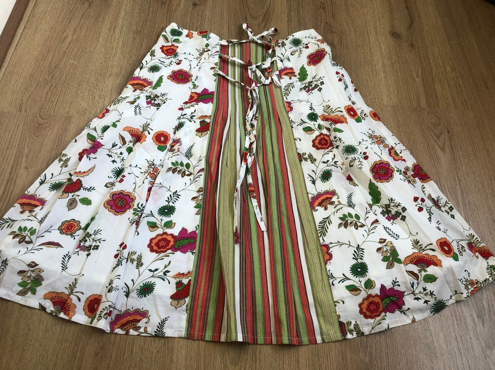 La ligna zomerse rok wit roze bloemen katoen 36, Kleding | Dames, Rokken, Wit, Ophalen of Verzenden, Zo goed als nieuw, Knielengte