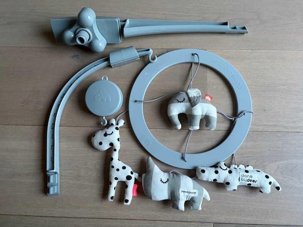 Done by Deer muziekmobiel met schattige dieren, Ophalen, Zo goed als nieuw, Rond