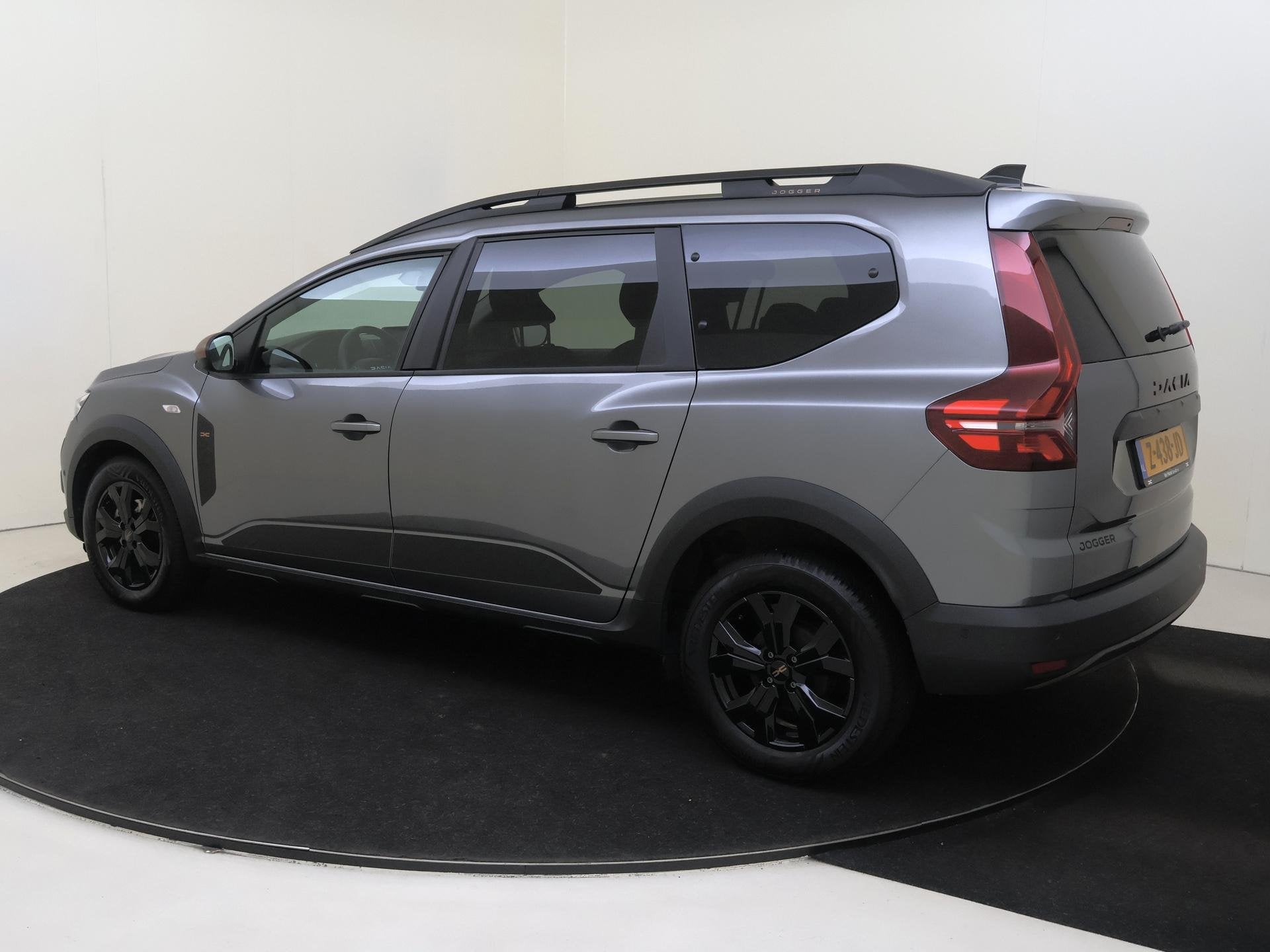 Dacia Jogger 1.0 TCe 110 Extreme 7p. | Camera | All-Season-b, Dealer onderhouden, Stof, Gebruikt, Euro 6