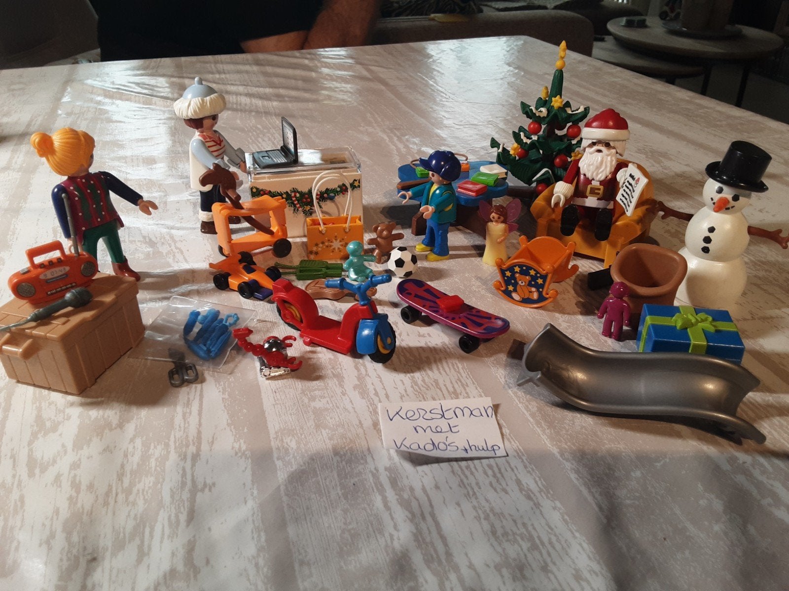 kerstman met kado's en hulp en display, Complete set, Overige typen, Zo goed als nieuw, Family fun