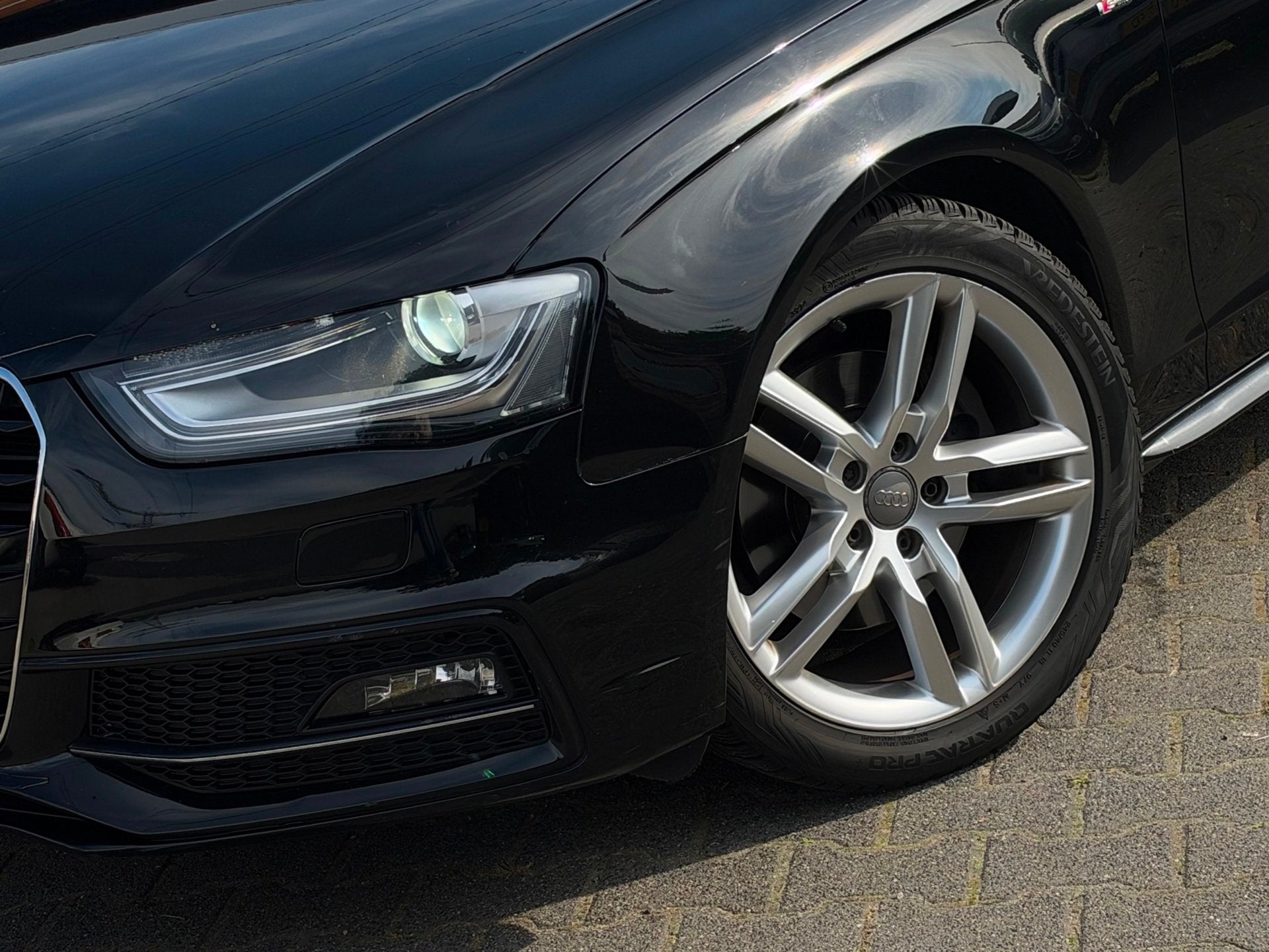 Audi A4 Limousine 1.8 TFSI S Edition 3x S-Line NAVI/LED/PDC/, Auto's, Dealer onderhouden, Gebruikt, 4 cilinders, Zwart