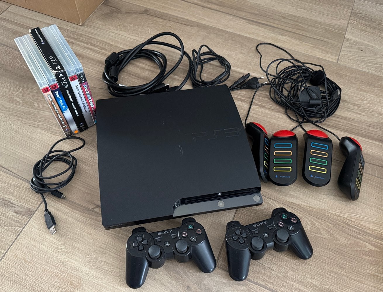 PlayStation 3 Slim met 2 controllers Buzz en 5 games, Spelcomputers en Games, Spelcomputers | Sony PlayStation 3, Ophalen, Met 2 controllers