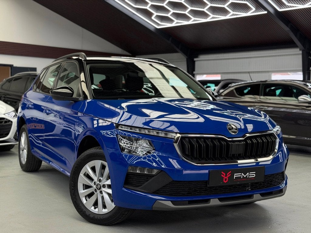 Skoda Kamiq 1.0 TSI Edition CarPlay Automaat, Auto's, Skoda, Stof, Gebruikt, Zwart, Met garantie (alle)