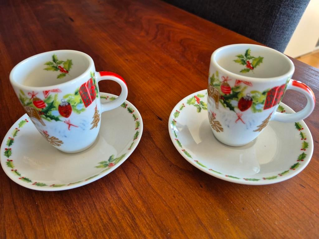 2 Kerst Espresso kopjes Porselein, Verzamelen, Ophalen of Verzenden, Zo goed als nieuw, Porselein, Kop en/of schotel