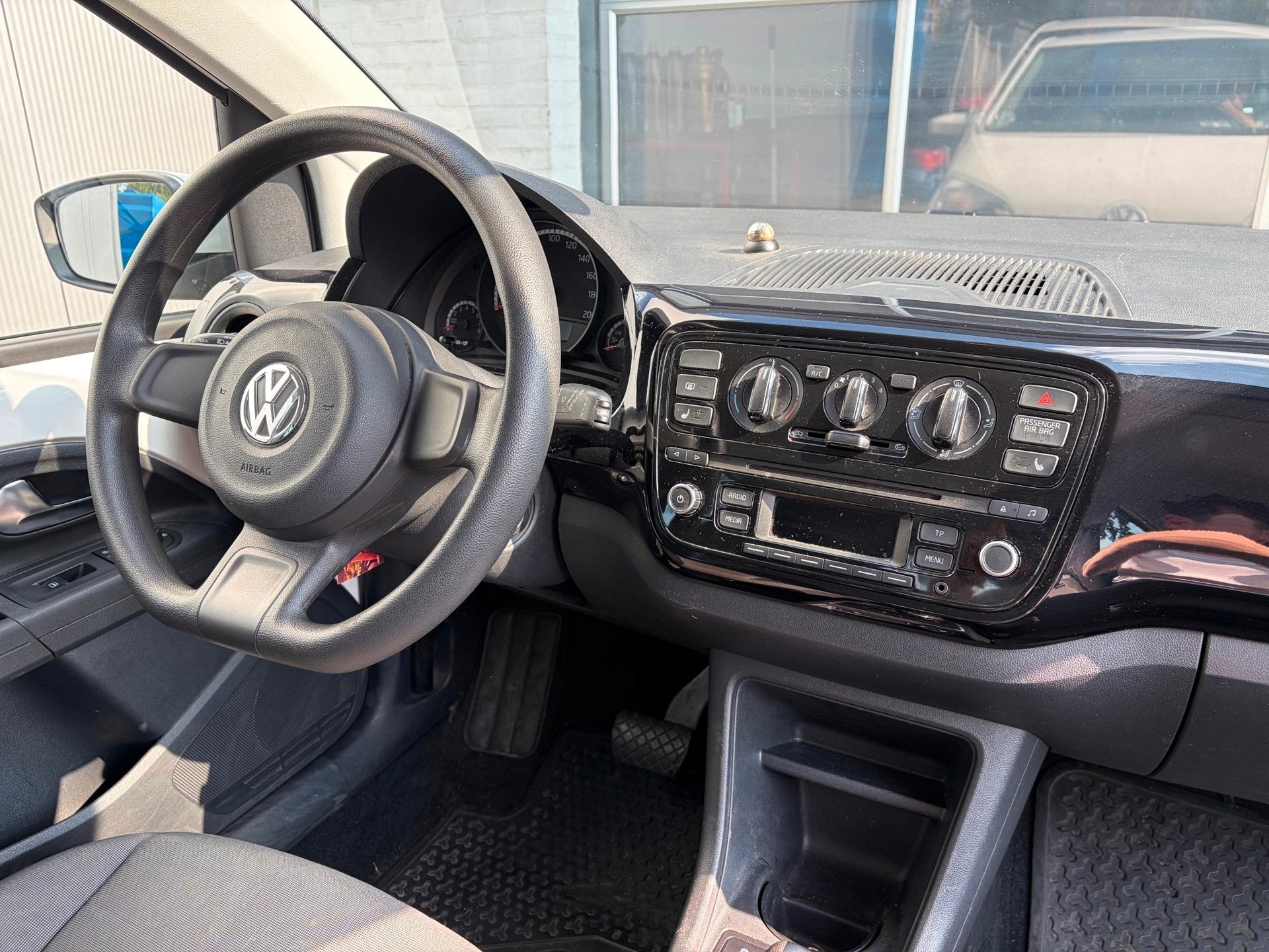 Foto 20 van Volkswagen Up! 1.0 high up! automaat airco/cruise