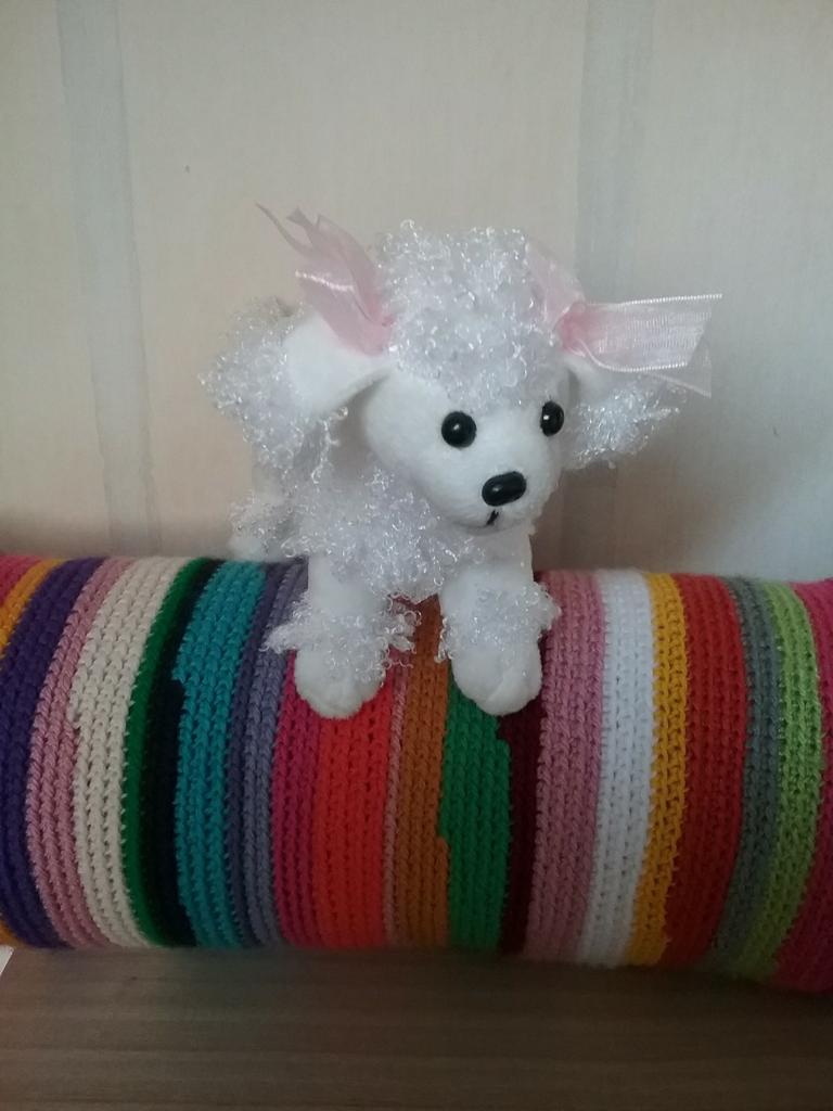 Schattig wit knuffelpoedeltje, Overige karakters, Overige typen, Ophalen of Verzenden, Zo goed als nieuw