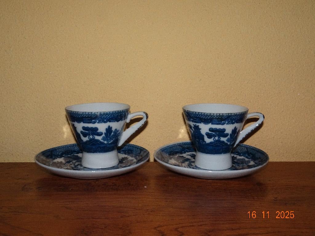 2 Japanse Blue Willow espresso kop en schotels, Nieuw, Ophalen of Verzenden, Overige stijlen, Kop(pen) en/of Schotel(s)